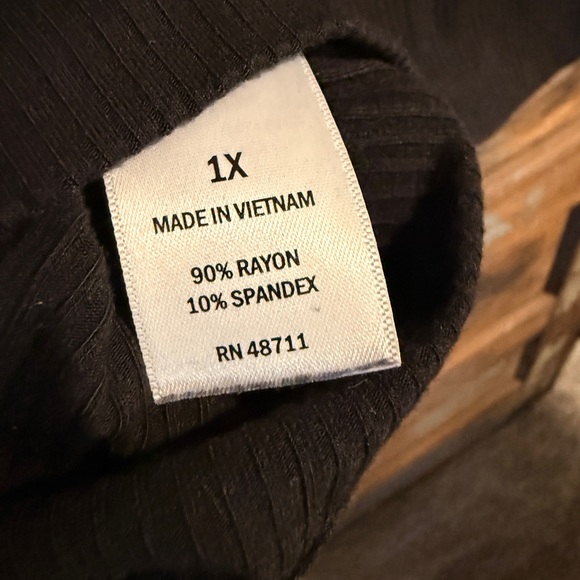 Black Ribbed Women's Top - Picture 4 of 4